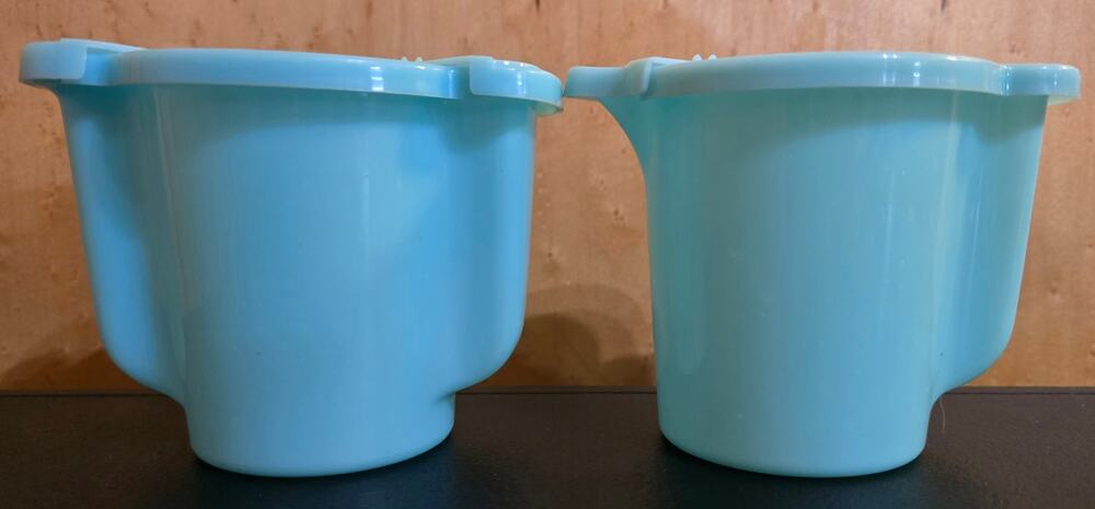 Tupperware Teal Creamer and Sugar Bowl with Lids (Set of 2)